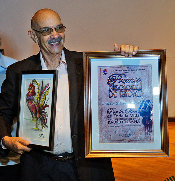 Moltó al recibir el Premio Nacional de la Radio. Foto: Serguei Montalvo/ Cubaperiodistas.