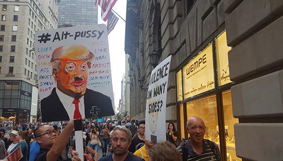 Manifestantes en Nueva York contra Donald Trump. Foto: Patch.