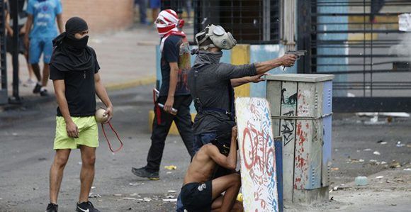La oposición intentó impedir que los ciudadanos salieran a votar el pasado 30 de julio en Venezuela, pero sus violentos sabotajes fracasaron. Foto: Reuters. 