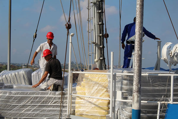 Arriba buque de la Armada dominicana con ayuda para damnificados