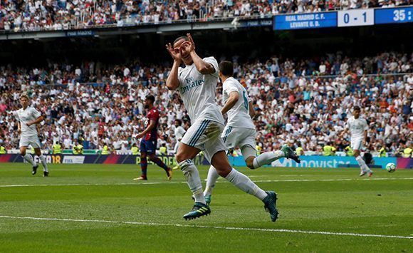 Lucas Vázquez celebra el gol del empate en el bernabéu. Foto: Reuters.