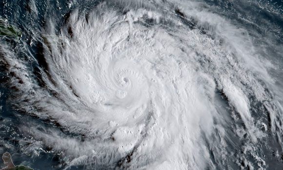 Imagen satelital del National Oceanic and Atmospheric Administration (NOAA) muestra al huracán María el 19 de septiembre de 2017