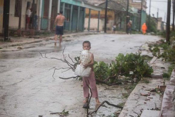 Quizás esta es la imagen más compartida en las redes sociales sobre el paso del huracán Irma por Cuba. Foto: Yander Zamora/ Granma. 