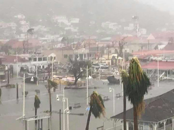 Arrasó Irma con Barbuda, destruyó casi todos los edificios. Foto: ABS Television/Radio/ Facebook.