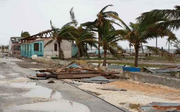 Daños ocasionados por «Irma» en el poblado costero de Nazábal. (Foto: Cortesía de Reinaldo Cañizares).