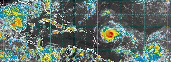Irma es un fuerte huracán categoría cuatro con vientos máximos sostenidos de 215 Km/ h. Imagen: NOAA/ Vía INSMET.