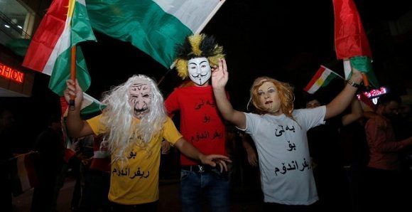 Manifestantes muestran su apoyo al referéndum de independencia del Kurdistán. Foto: Reuters.