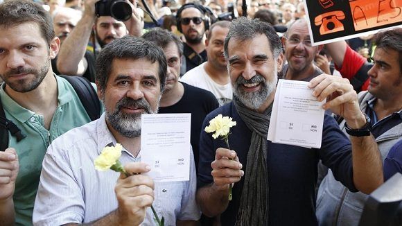 El presidente de la Asamblea Nacional Catalana (ANC), Jordi Sanchez (i), y el presidente de Òmnium Cultural, Jordi Cuixart. Foto: EFE.