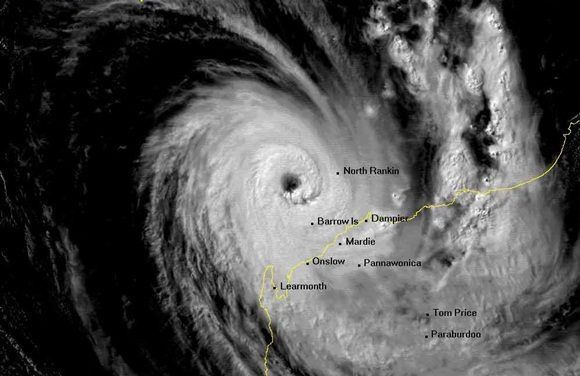 Ciclón tropical severo Olivia el 10 de abril de 1996, poco antes de golpear a la isla de Barrow, Australia. Imagen de satélite cortesía de la Agencia Meteorológica de Japón.
