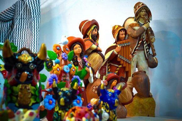 Jornada de expoventa en la Feria Iberoamericana de Artesanía Iberoarte 2017, espacio de intercambio cultural entre pintores, talladores, artesanos y diseñadores del mundo, en el recinto ferial Expo Holguín, en la ciudad de Holguín, Cuba. Foto: Juan Pablo Carreras7 ACN.