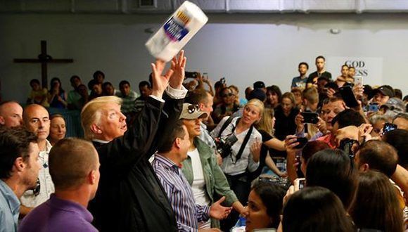 Actuación de Trump en Puerto Rico: vio a damnificados y les tiró papel higiénico Foto: Reuters 