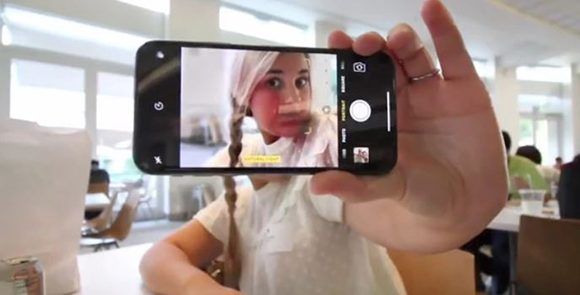 Así es la cámara del Iphone X. Imagen: Captura de Pantalla/ Brooke Amelia Peterson/ Youtube.