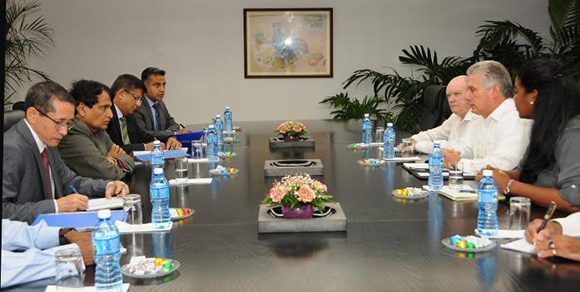 Miguel Díaz-Canel Bermúdez, recibió a Suresh Prabhu, Ministro de Comercio e Industria de la India. Foto: Juvenal Balán/ Granma.