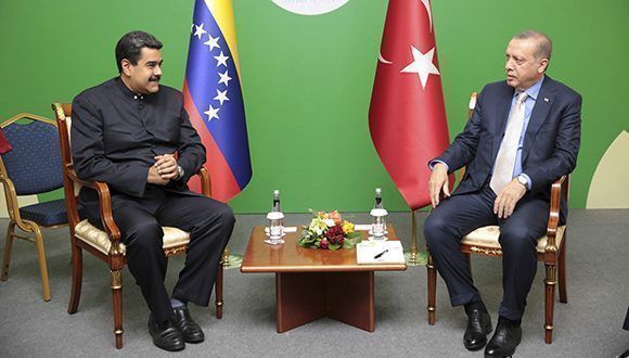 Maduro dialoga con el presidente turco, Erdogan, en Turquía. Foto: Reuters.