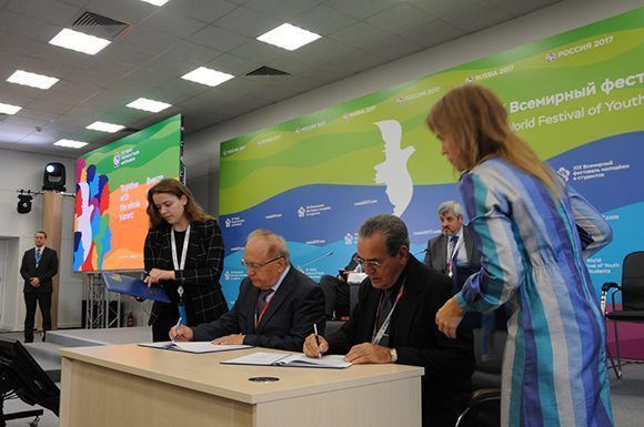 Firma de convenios y contratos entre la Universidad de Moscú y el Ministerio de Educación Superior de Cuba. Foto: Luis Mario Rodríguez Suñol/ Cubadebate.