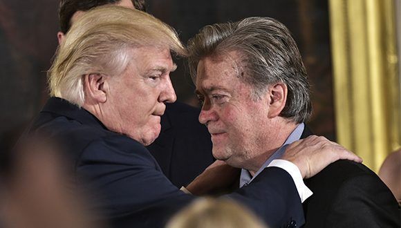 Donald Trump y Steve Bannon. Foto: Mandel Ngan / AFP