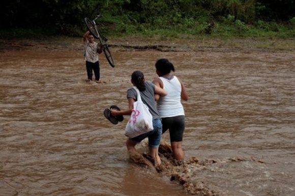 Unas 3 mil 759 familias se encuentran afectadas en Nicaragua tras el paso de la tormenta Nate. Foto: Reuters.