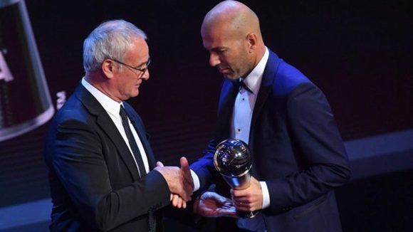 Zidane sucedió en el trono The Best al italiano Claudio Ranieri, quien se llevó el lauro de Mejor Entrenador en 2016, en su primera edición.