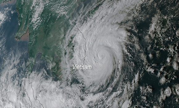 Imagen satelital del tifón Damrey. NOAA, 3 de noviembre.