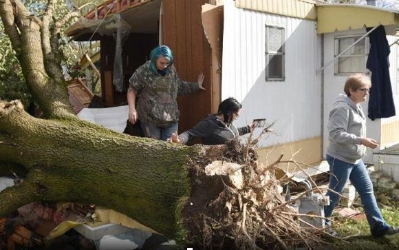 Beacon, vía AP. (FOTO 09) Desastre en Ohio por brote de tornados. Foto de Randy Roberts/The Courier, vía AP.
