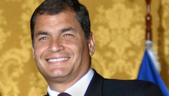 Multitudinario recibimiento en Quito a Rafael Correa