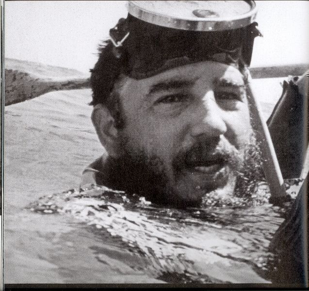 Fidel en el mar después de una inmersión subacuática. Siempre ha sentido pasión por la actividad deportiva acuática, 1960. Sitio Fidel Soldado de las Ideas 