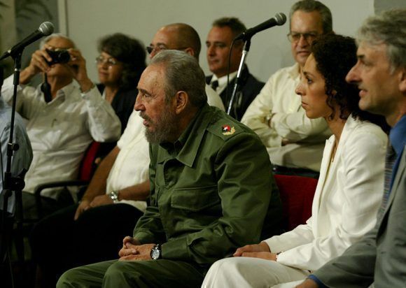Fidel en la Mesa Redonda. Foto: Ismael Francisco / Cubadebate