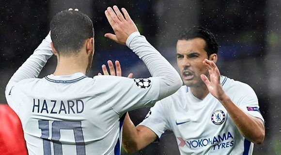 Hazard celebra su gol con Pedro. Foto: AFP.