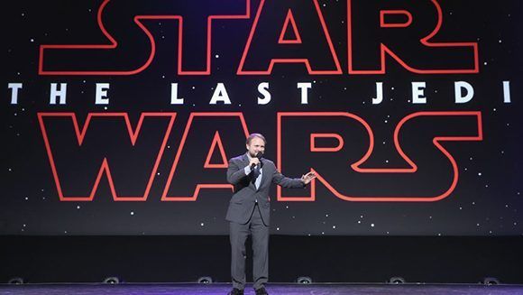 Rian Johnson, director de 'El Último Jedi', durante una exposición en California. 15 de julio de 2017. Foto: Jesse Grant/ Getty Images.