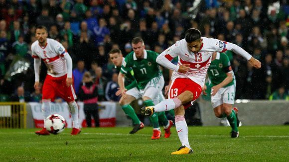 El lateral izquierdo suizo, Ricardo Rodríguez, adelantó a su país en la eliminatoria ante Irlanda del Norte. Foto: Marca.
