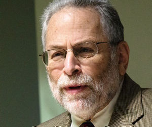 El profesor de la Amercian University, Philip Brenner, estña convencido de que el gobierno cubano no intervino en los "ataques sónicos". Foto: Amercian University.