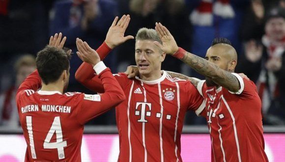 Bayern Múnich goleó 3-0 al Augsburgo con doblete de Lewandowski. Foto: Agencias