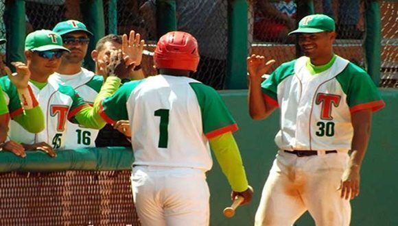 Las Tunas beats Pinar del Rio, stays on top in Cuban baseball