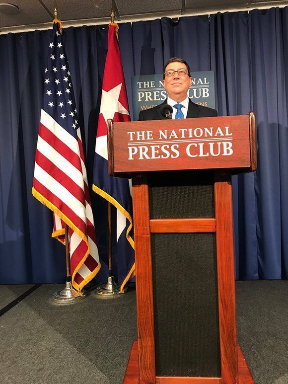 El canciller cubano durante la conferencia de prensa en Washington. Foto: @CubaMINREX/ Twitter.