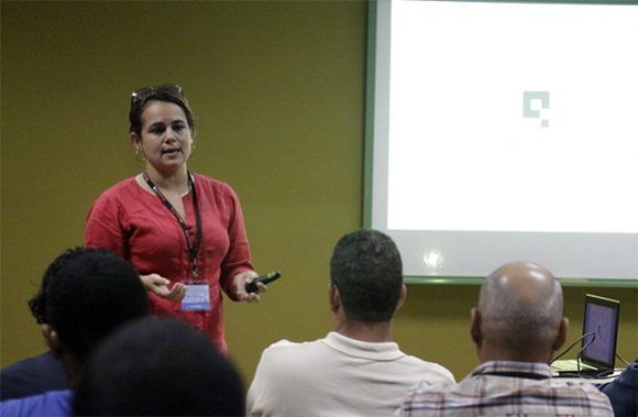 La presidenta de la UIC, Aylin Flebes impartió una conferencia durante el evento. Foto: María Lucía Expósito / Cubadebate