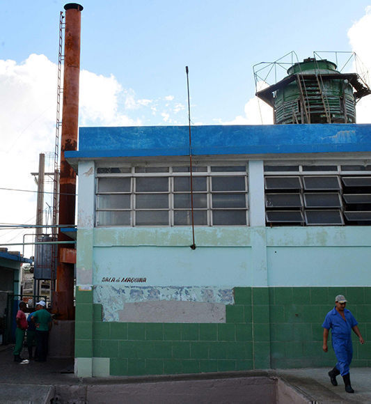 Área de máquinas donde ocurrió el escape de amoniaco, en la fábrica de helados Coppelia, de la ciudad de Camagüey; el accidente no provocó víctimas y la industria continúo su producción, 29 de noviembre de 2017. ACN FOTO/ Rodolfo BLANCO CUÉ/sdl