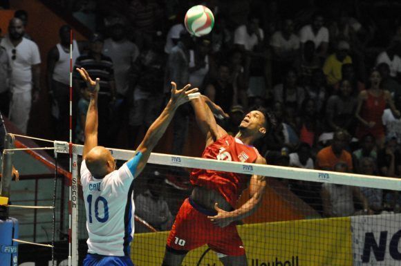 Cuba clasificó in extremis al Mundial de Voleibol. Foto: Raúl Calvo
