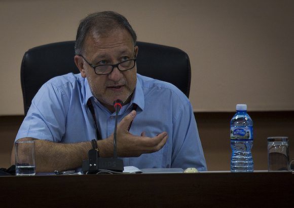 El investigador argentino Carlos Alberto Scolari durante ICOM-2017 en La Habana. Foto: Irene Pérez/ Cubadebate.