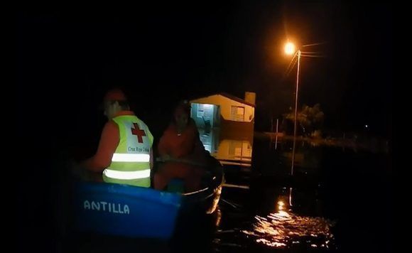 Se produjo una inundación súbita a finales de mes en el poblado de Velasco, municipio de Gibara, en Holguín. Imagen: Gibaravisión.