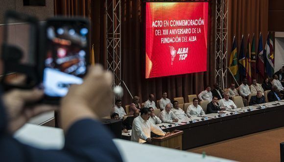 El acto por el 13 aniversario de la fundación del ALBA se celebró en el Palacio de las Convenciones de La Habana. Foto: Cubadebate.