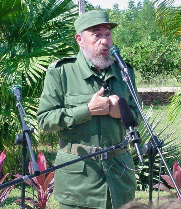 Fidel Castro visita a la Universidad de las Ciencias Informática, 12 de diciembre de 2002. Foto: Universidad de las Ciencias Informáticas / Sitio Fidel Soldado de las Ideas