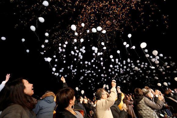 Lanzamientos de globos de aire para celebrar la entrada de año, en Tokio (Japón). Foto: Reuters.