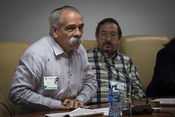 Jorge González, presidente de la Comisión de Salud y Deporte. Foto: Irene Pérez/ Cubadebate.