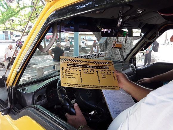 Con 40 microbuses de 10 pasajeros cada uno, el servicio ofrecido por TaxiCuba tiene mayor aceptación en la población que los carros más pequeños.