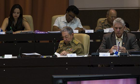 El presidente cubano Raúl Castro y el vicepresidente primero Miguel Díaz-Canel. Foto: Irene Pérez/ Cubadebate
