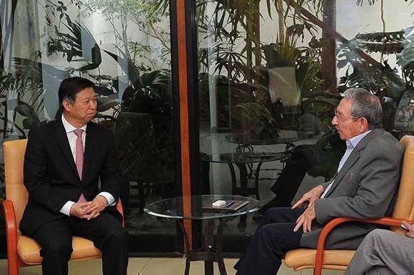 Raul Castro Meets with Chinese Party Leader