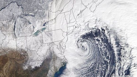 Se puede ver como la tormenta se forma sobre los estados de Carolina del Sur y del Norte, para llegar hasta la zona de New England, en Massachusetts, al noreste de Estados Unidos. (Foto: NASA)