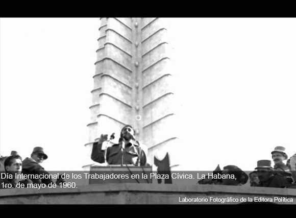 Fidel Castro en el acto de conmemoración del Día Internacional de los Trabajadores en la Plaza Cívica en La Habana, 1ro de mayo de 1960. Foto: Editora Política / Sitio Fidel Soldado de las Ideas