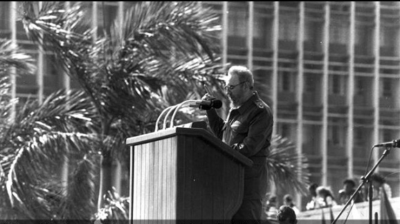 Fidel Castro en el acto de conmemoración del Día Internacional de los Trabajadores, 1ro de mayo de 2000. Foto: Editora Política / Sitio Fidel Soldado de las Ideas