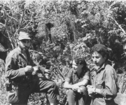 Fidel Castro, Haydeé Santamaría Cuadrado, Celia Sánchez Manduley en el Primer Frente Oriental José Martí, en la Sierra Maestra. Foto: Instituto de Historia / Sitio Fidel Soldado de las Ideas